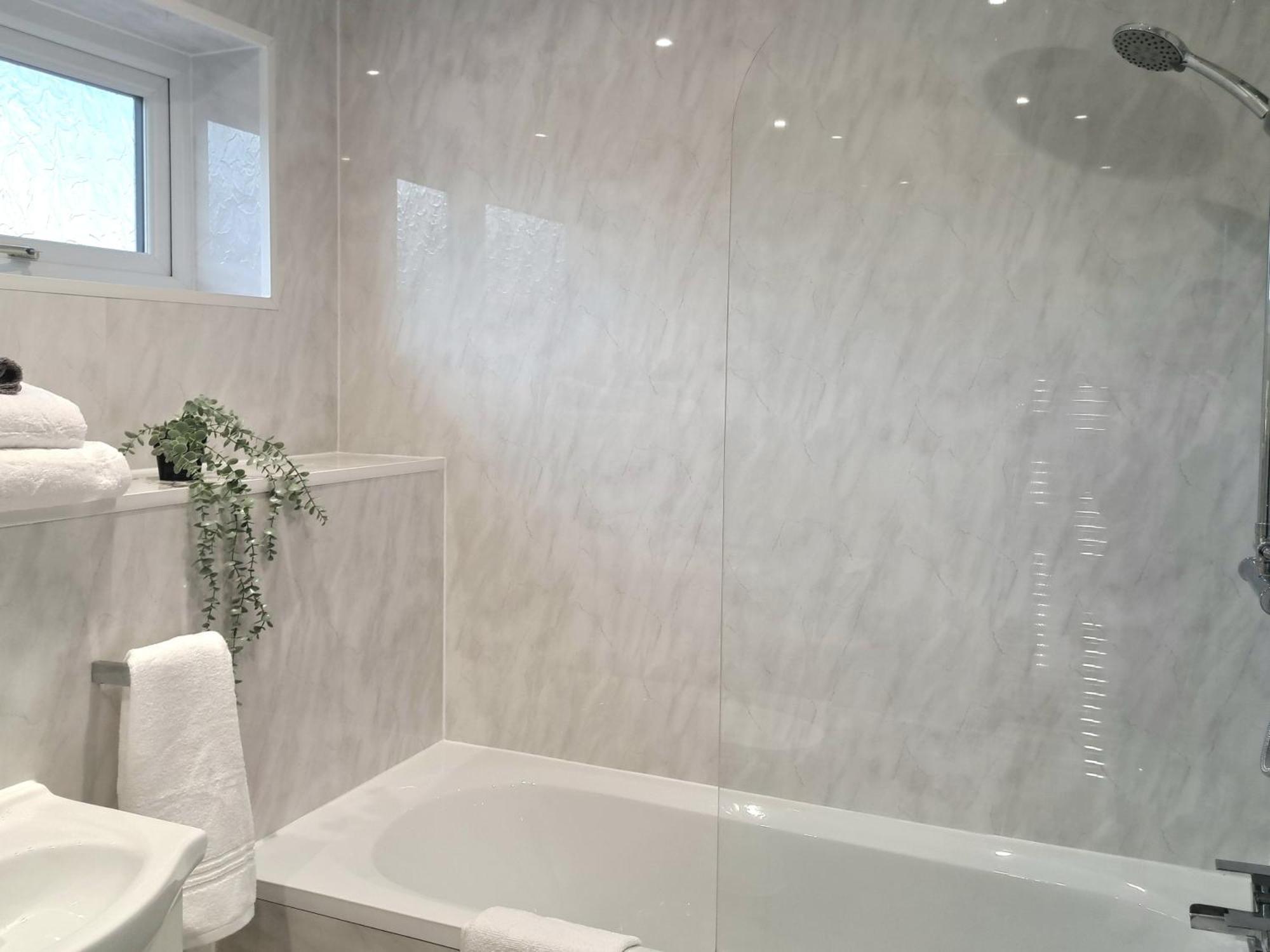 Holiday home Cozy, Charming 3-bedroom In Chester- Free Parking- Sleeps Up To 6 *