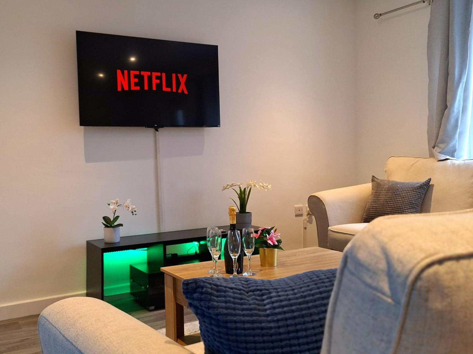 Cozy, Charming 3-bedroom In Chester- Free Parking- Sleeps Up To 6 * Chester