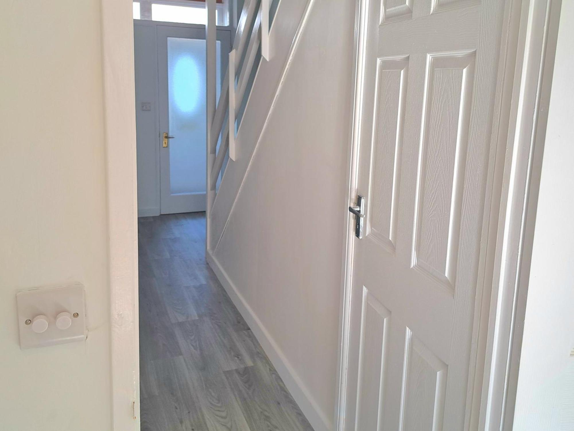 Cozy, Charming 3-bedroom In Chester- Free Parking- Sleeps Up To 6 *