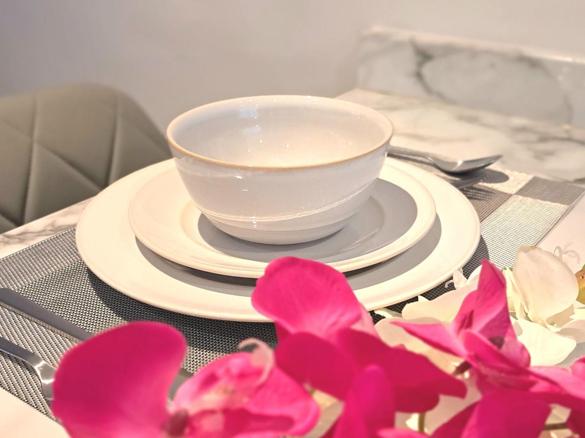 Cozy, Charming 3-bedroom In Chester- Free Parking- Sleeps Up To 6 *
