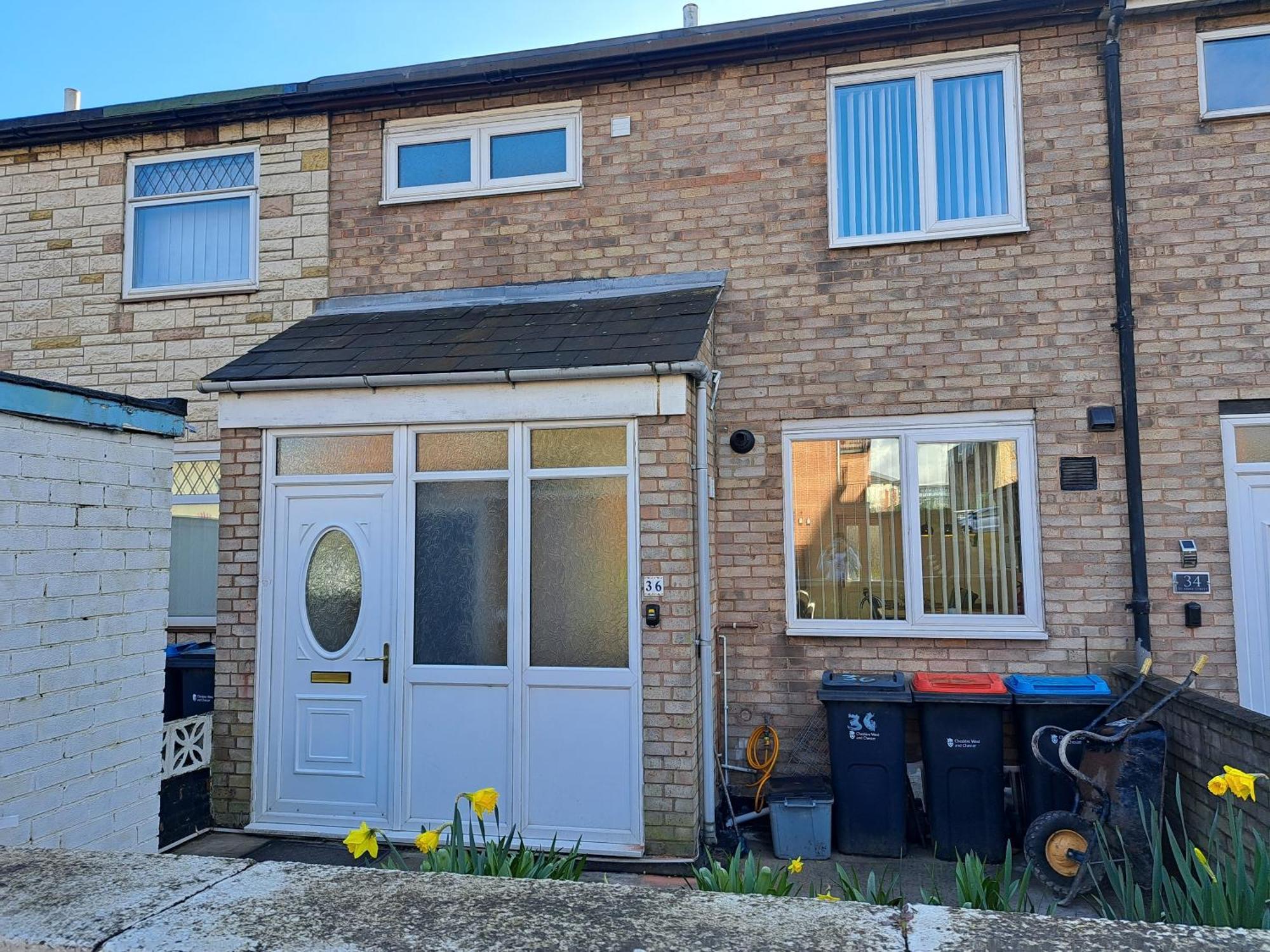Holiday home Cozy, Charming 3-bedroom In Chester- Free Parking- Sleeps Up To 6 *